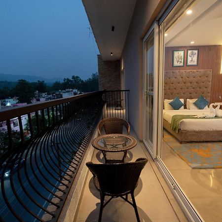 Holywater Hotel By Ganga Kinare #150 Mts From Ganga Ghat Рішикеш Екстер'єр фото