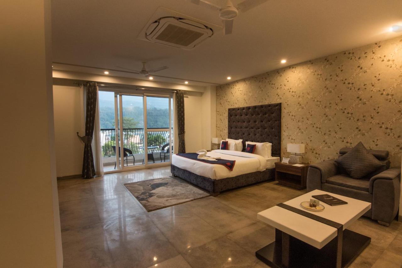 Holywater Hotel By Ganga Kinare #150 Mts From Ganga Ghat Рішикеш Екстер'єр фото
