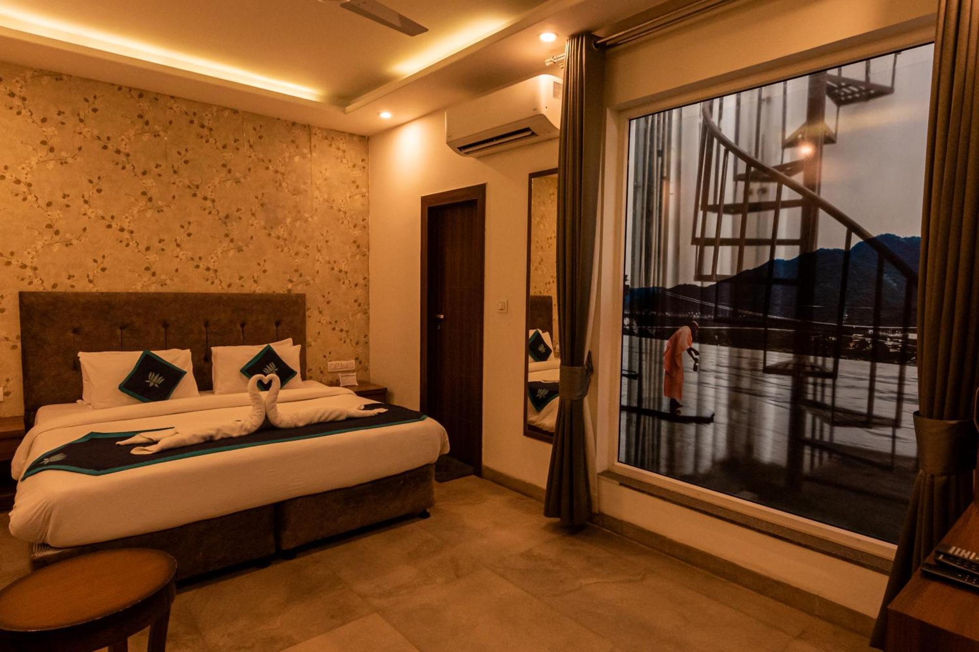Holywater Hotel By Ganga Kinare #150 Mts From Ganga Ghat Рішикеш Екстер'єр фото