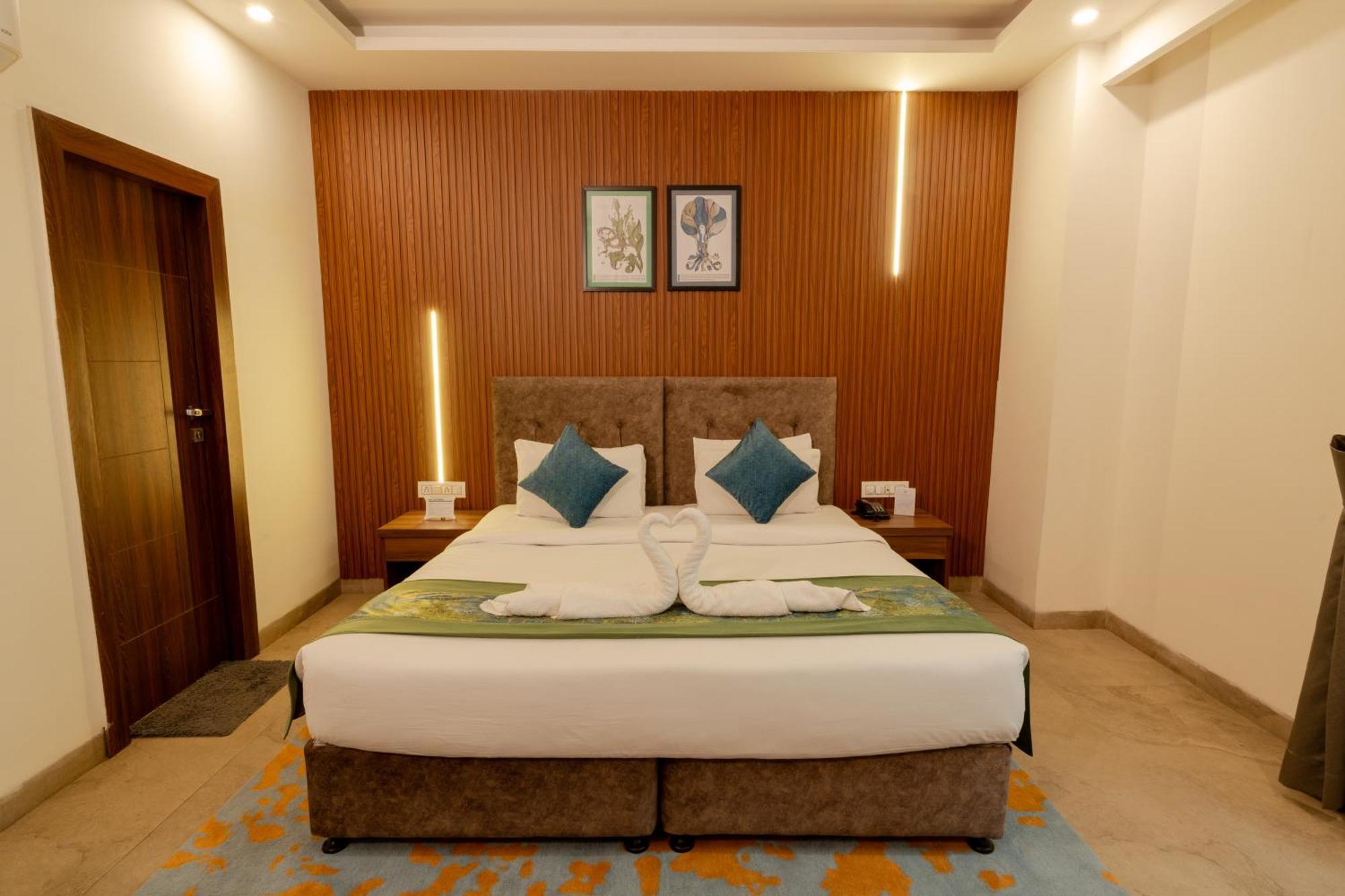 Holywater Hotel By Ganga Kinare #150 Mts From Ganga Ghat Рішикеш Екстер'єр фото